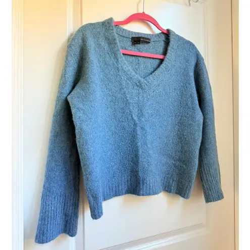 360 Cashmere Sweater Medium Cozy Warm Soft V Neck Cropped Preppy