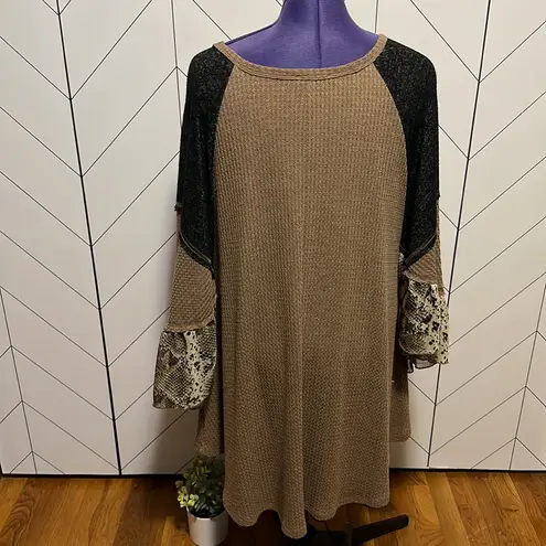 Hummingbird Women’s Large Waffle Knit Brown Snake Print Bell Sleeve Midi Dress