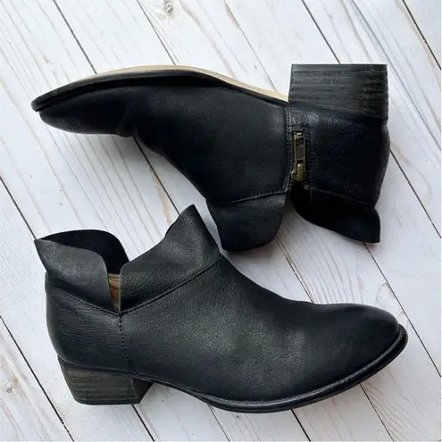 Seychelles Snare Leather Ankle Boots in Black