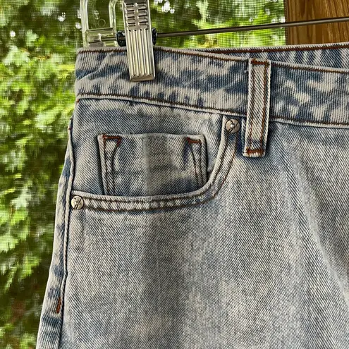 Vigoss  Women's Denim Light Wash Bermuda Jean Short Size 29