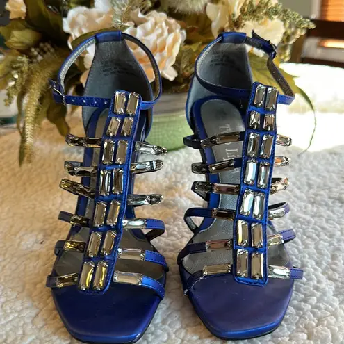 Two Lips Sexy Embellished Strappy 4” Heels Sz 8 Blue