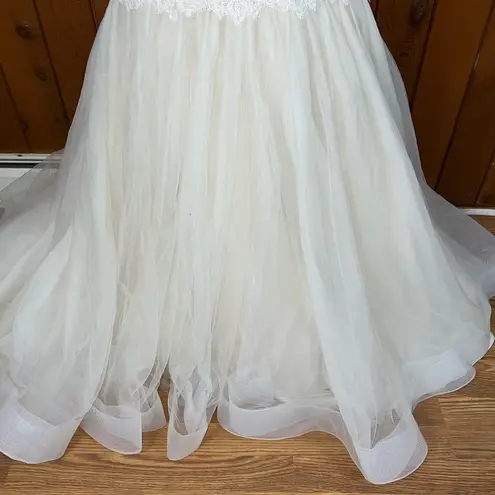 Alfred Angelo Elegant New Strapless Tulle Wedding Gown!
