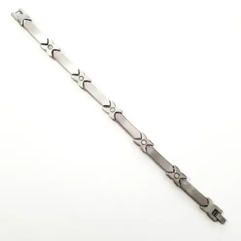 New Stainless steel magnetic bracelet w/CZs 7.5"‎ Silver