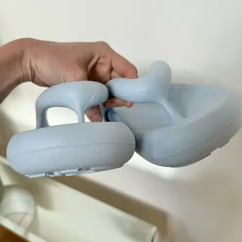 New AXEL ARIGATO Delta Sandel