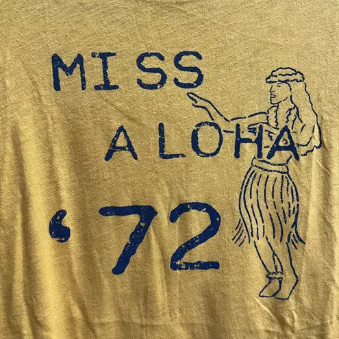 IOC by Icons Miss Aloha 72 Graphic Tee tshirt Hawaii Mustard Yellow Medium Gold
