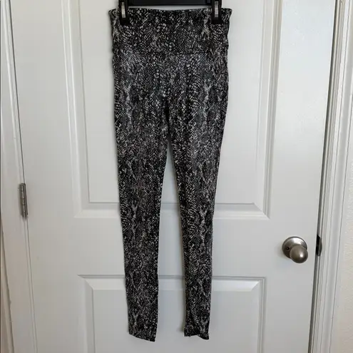 Spanx NWOT  Faux Leather Snake Shine Leggings Small