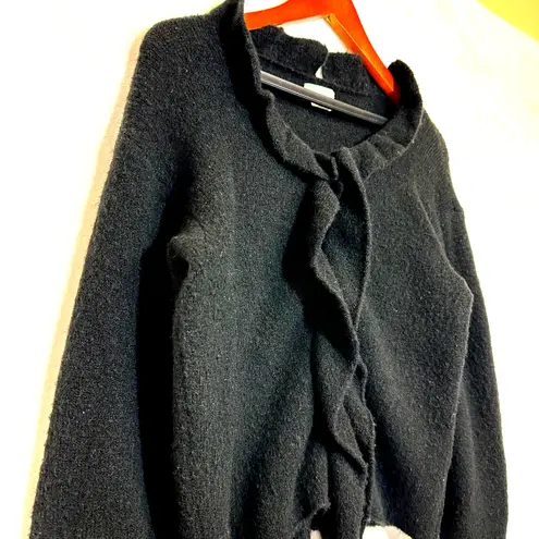 Neesh by D.A.R Anthropologie M/L Goth Black Merino Wool Ruffle Sweater Romantic Size L