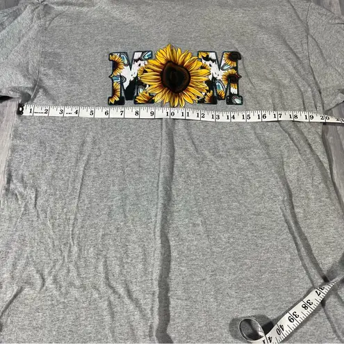 No Brand Grey “Mom” Yellow Sunflower Graphic T