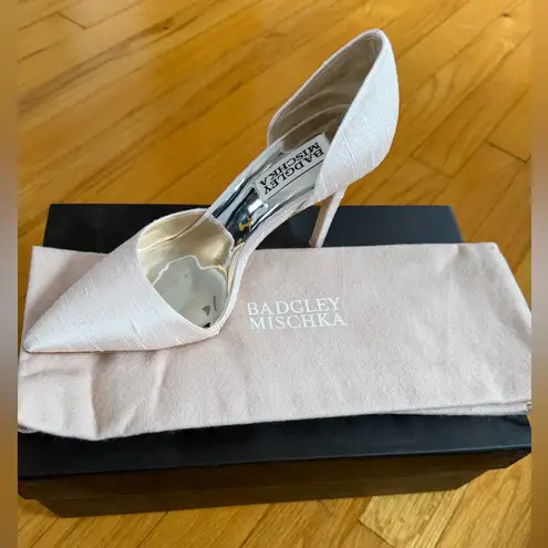Badgley Mischka Lola pink silk pumps size 5 new in box