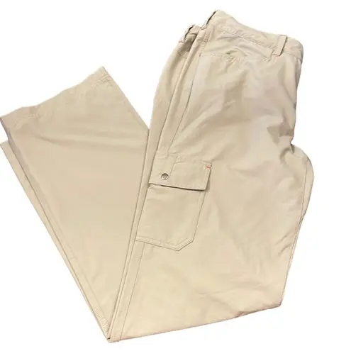 Patagonia  outdoor hiking pant.‎ Women’s. Cargo. Khaki. Size 8.