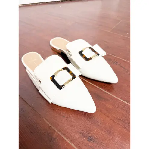 Linea Paolo White Pointed Toe Gold Tortoise Buckle Slip On Flat Mules Size 9.5