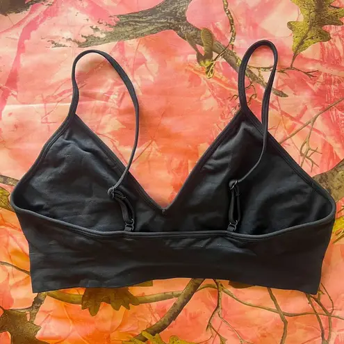 SKIMS black onyx sports bra v neck