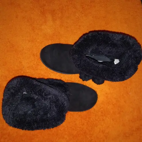 Makalu 8 Cozy Land Fur Boots In BLACK Straps & Ball Style