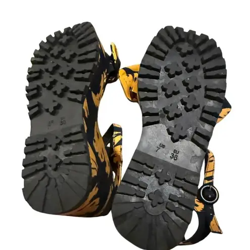 Farm Rio Caramel Bananas Knotted Platform Sandals Sz. 7