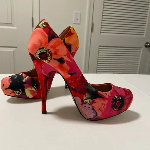 Angeles Shoes women’s floral Fiona pumps — size 7 Pink
