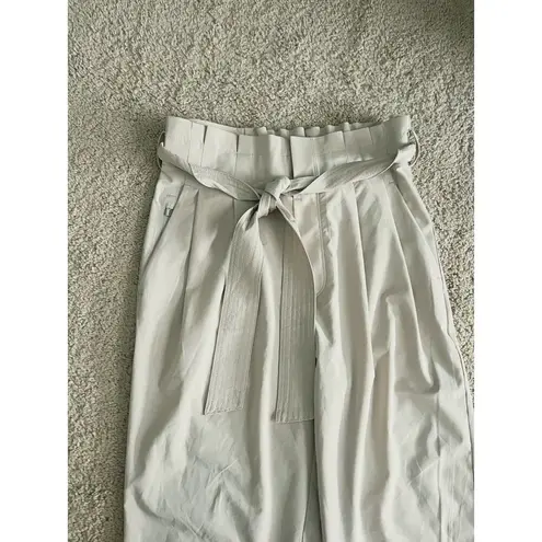 Athleta  Skyline Pant II Light Khaki Cream Paperbag Waist Lightweight Pants Sz 4