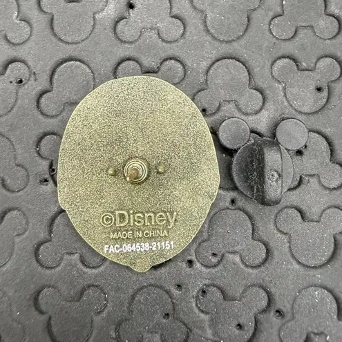 Lounge Fly Disney villains blind box 2020 evil queen in mirror trading pin