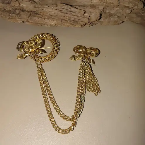 Swag Brooch Yellow Gold Tone Bow Chain Pin Set Ornate Tassel Dangle Detailing