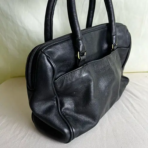 Stone Mountain  Black Leather Handbag Small Purse Zip Closure Casual Minimalist