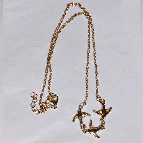 Elegant Gold Bird Necklace Great gift nature lover Perfect length New 3 birds