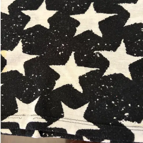 NEUE Women's Black & White Star Print V