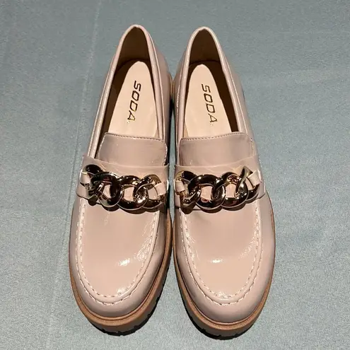 Soda  Patent Leather Nude platform loafers Size 9 B44