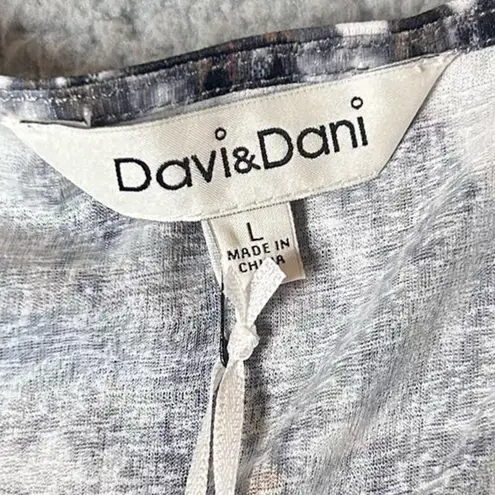 Davi & Dani Davi & Dani Top Womens Large Green Tie Dye Bell Sleeve V Neckline Top NEW