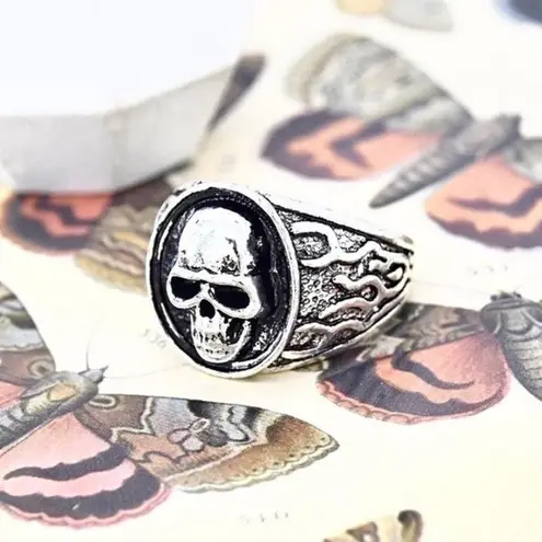 Statement Skull Signet Ring Silver