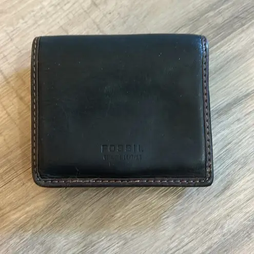 Fossil  Studded Fold Snap Wallet Lots of Pocket Storage Genuine Leather