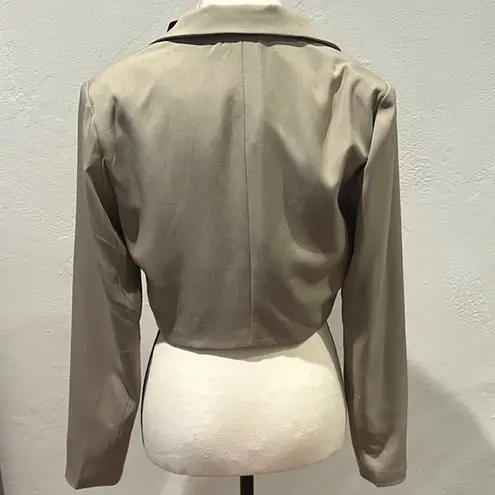Versona NWT  Long Sleeve Cropped Blazer