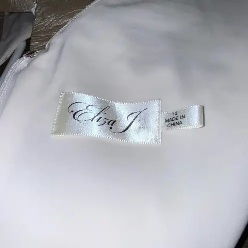 Eliza J Cream Taupe Crinkled Taffeta Jeweled Waist Double V Knee Length Dress 12