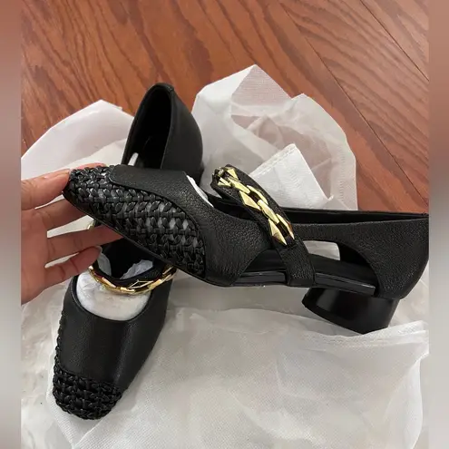 Elegant Black Women's Shoes with Gold Accents Size 6