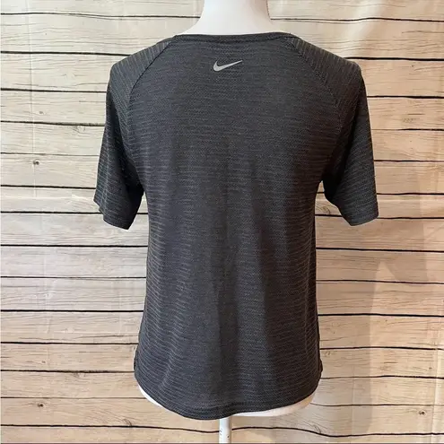 Nike  DRI-FIT Knit Athletic Short Sleeve Tee Size Small