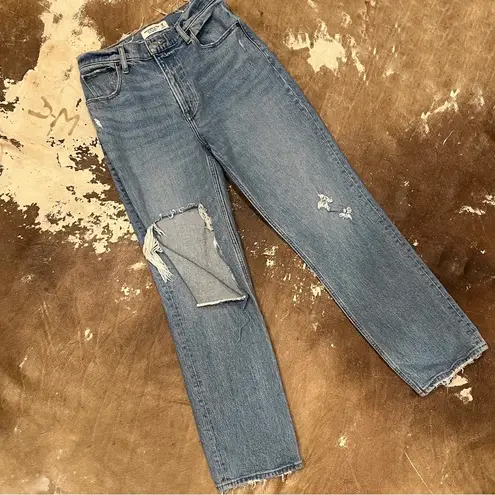 Abercrombie & Fitch  Ultra High Rise 90s Straight Jean  Distressed Size 30/10s