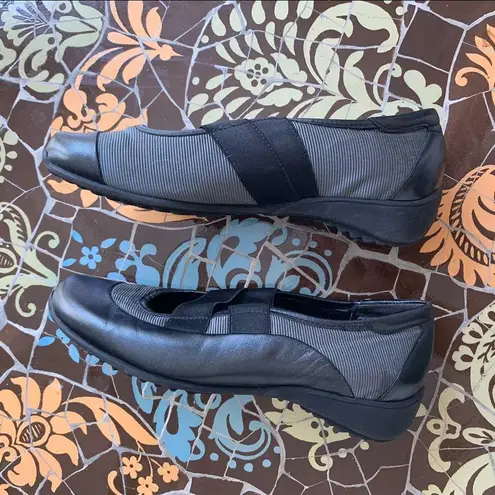 Munro Black & Grey Strap Walking Shoes Sz. 6.5