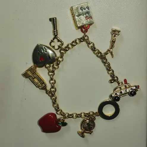 Charm Bracelet New York Gold ToneTaxi Apple Statue Of Liberty Globe Key Empire