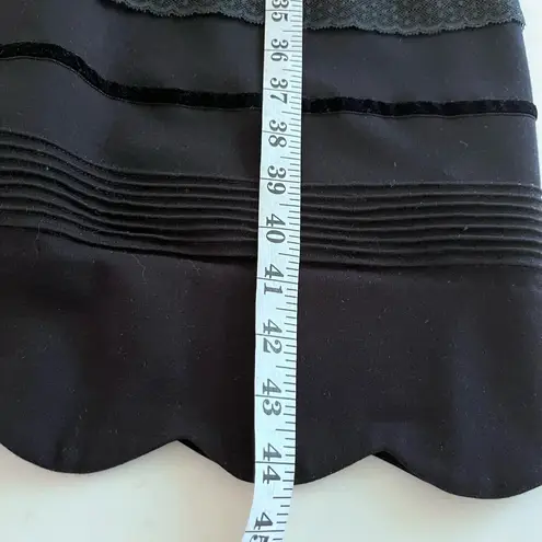 Red Valentino Black Short Sleeve Lace Velvet Trim Scalloped Knee Length Dress L