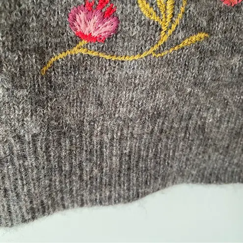 Sundance Evermore Bloom Embroidered Floral Charcoal Sweater size medium