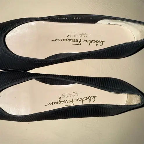 Salvatore Ferragamo  Women's Black Textured Flats Size 8 Narrow Casual