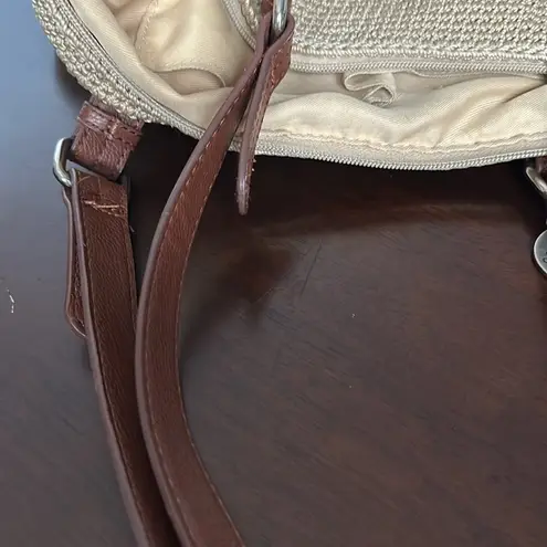 The Sak The Sac Crochet with Gold Background and Double Handles