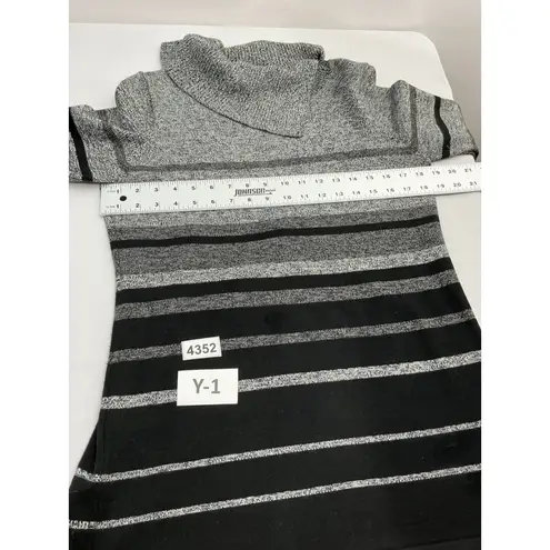 Roz & Ali Womans Sweater Pull Over Medium Black Gray Turtle Neck Long Sleeve