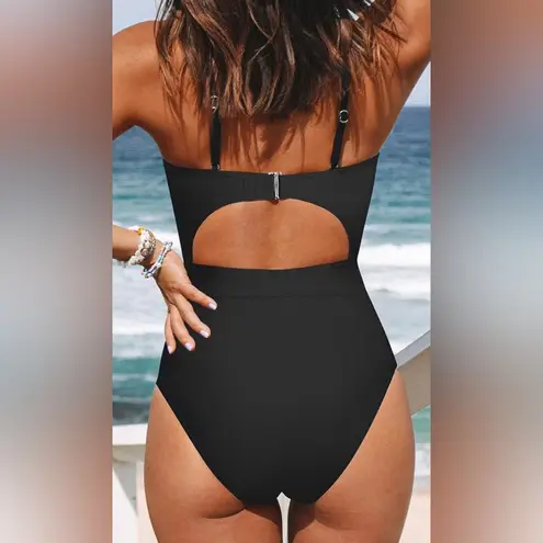 Cupshe NWT  One Piece Swimsuit Plunge Neckline Cutout Criss Cross black size L