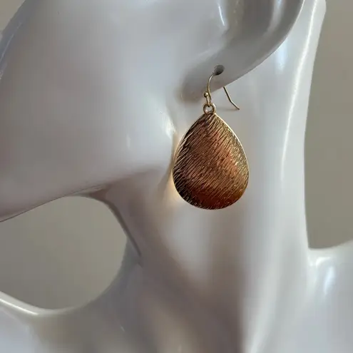 A & J Gold Teardrop Earrings NEW 1.5”