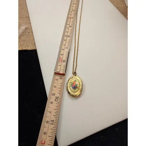 Premier Designs Vintage Gold Tone Floral Locket Pendant Necklace With Rope Chain