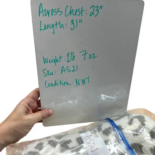 Comfyluxe Leopard Print Luxury Soft Robe Cream Ivory Gray One Size NWT