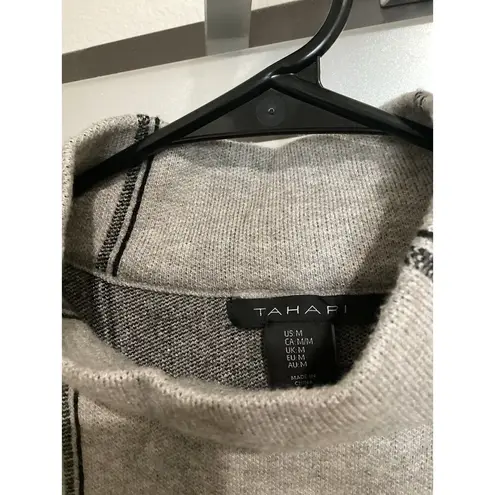 Tahari Women’s Grey Plaid Rolled Up Sleeves Sweater Size Medium New Without Tags