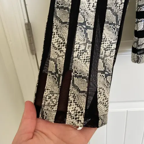 NWOT | T&W Designs women’s sheer snakeskin striped zip jacket Large Black