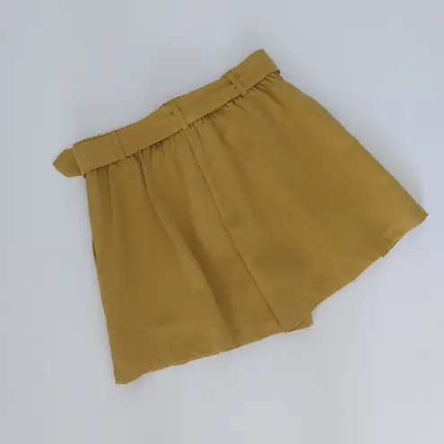 Elodie Women Belted Pleated Shorts Size Medium