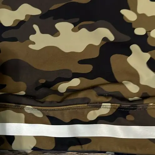 Zyia Active Green Camo Soft n Snug Racer Athletic Sports Bra w/reflective band