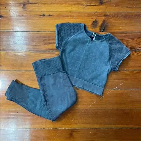 SAVVI Suiko Crop Athletic Top & Legging Workout Complete Set